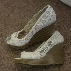American Eagle Outfitters Cream Lace Wedges